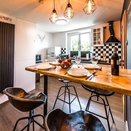 Apartament Wita Stwosza Jelenia Gora Dış mekan fotoğraf